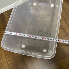 衣装ケース　収納　クリアケース　フタあり　ローラー付きの画像