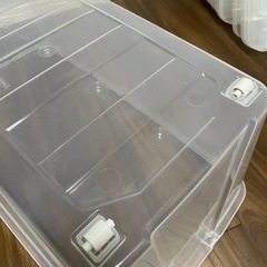 衣装ケース　収納　クリアケース　フタあり　ローラー付きの画像