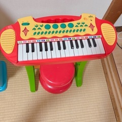 おもちゃピアノの画像
