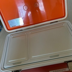 オリムピッククーラーBOX❗️釣り🐟や、スポーツ時、レジャー🏕️などに！座る事も出来るぐらい頑丈です。底水抜栓付き❗️の画像