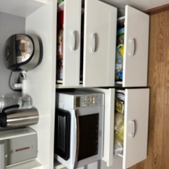 キッチンボード、食器棚の画像