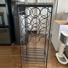 アイアン × 大理石調天板 ワインラック／サイドテーブルの画像