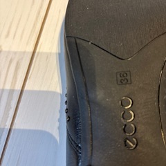 ECCO ブラック フラットシューズの画像