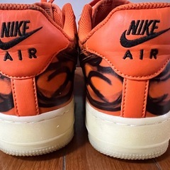 NIKE Air Force 1 オレンジ フレイムデザインの画像