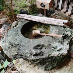 石鉢 水鉢 　つくばい　ひしゃく　竹筒付き　庭石　自然石の画像