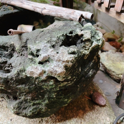石鉢 水鉢 　つくばい　ひしゃく　竹筒付き　庭石　自然石