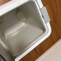 ゴミ箱の画像
