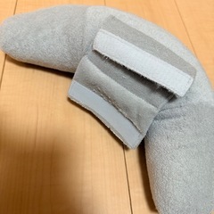 シートベルトにつけるまくら枕の画像