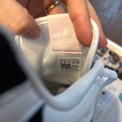 adidas ホワイト スニーカーレディース23cmの画像