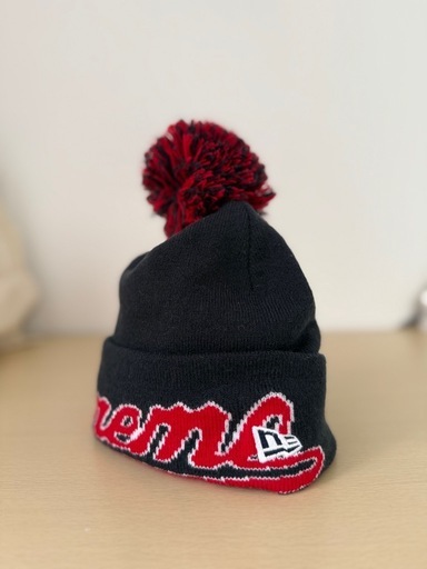 確実正規品　supreme newera ニット帽　新品未使用