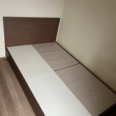 ベッドフレームの画像