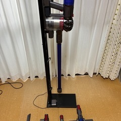 分解清掃済み　スタンド付き　ダイソン　コードレス掃除機の画像