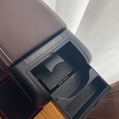 ヤリスクロス専用アームレストの画像
