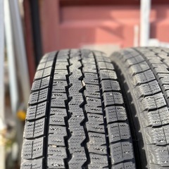 ⭐︎ ほぼ新品キャラバン　スタッドレス ダンロップ22年製美品！195/80R15　の画像
