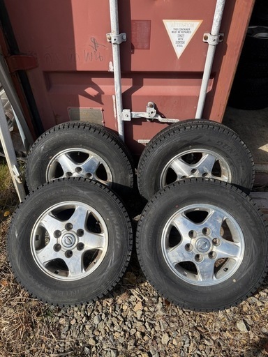 ⭐︎ ほぼ新品キャラバン　スタッドレス ダンロップ22年製美品！195/80R15