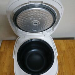 2018年製 多機能炊飯器 フッ素加工内釜JJ-M55Bの画像