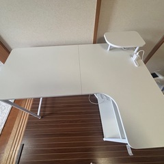 パソコンデスクの画像