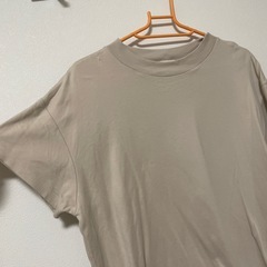 GU XL ベージュTシャツの画像