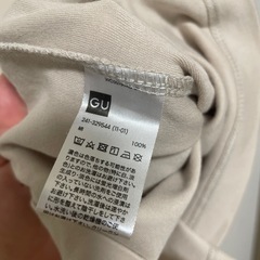 GU XL ベージュTシャツの画像
