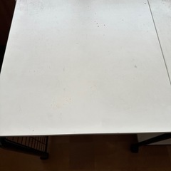 折りたたみ可動式テーブル
の画像