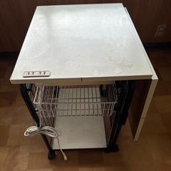 折りたたみ可動式テーブル
の画像