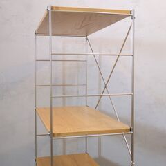 無印良品(MUJI)の人気のオーク材×ステンレス 5段ユニットシェルフです。スッキリとしたデザインはリビングの飾り棚や1ROOMなどの1人暮らしの方の本棚などにも最適なラックです。の画像