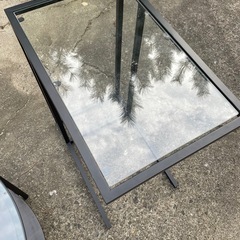 IKEA　VITTSJÖ ヴィットショー　ガラステーブルの画像