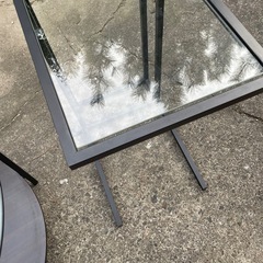 IKEA　VITTSJÖ ヴィットショー　ガラステーブルの画像