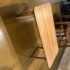 折りたたみテーブルの画像