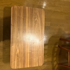 折りたたみテーブルの画像