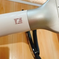 ヘアドライヤー、ストレートアイロンの画像