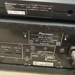 シャープ52型テレビとパイオニアのサウンドバーとウーファー
の画像