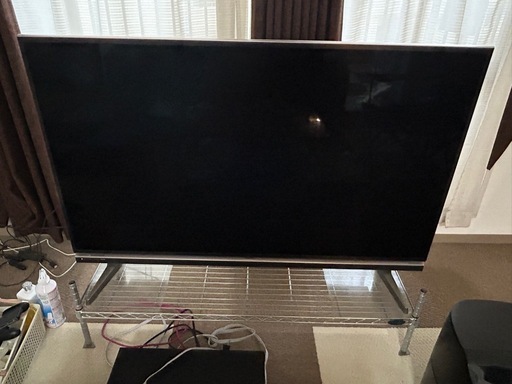 シャープ52型テレビとパイオニアのサウンドバーとウーファー
