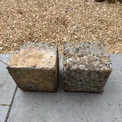 コンクリートブロックキューブ2個の画像