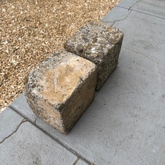 コンクリートブロックキューブ2個の画像