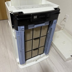 ダイキン  2017年製加湿空気清浄機　ACK70T-W白色の画像