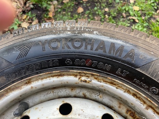 スタッドレスタイヤiceGUARD 145/80R12バリ溝ホイール付き