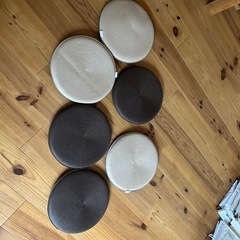ニトリ円形クッションの画像
