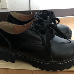 ブラックシューズの画像
