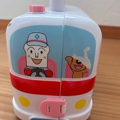 アンパンマン救急車おもちゃの画像