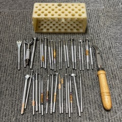 レザークラフト　刻印棒３６本セット　工具と刻印立ての画像