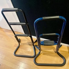 介護用品　アームウォーカーと自立型手すりの画像
