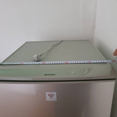 【予定者あり　多数の引き合いのためキャンセルの場合のみご連絡します】無料で差し上げます。シャープ　プラズマクラスター冷蔵庫　　2014年式　137L 通電確認済みの画像