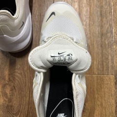 ナイキ エアマックス アクシスの画像