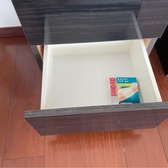 鏡面仕様のリビング収納　引き出し4段
の画像