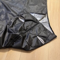 バイクの鍵、保護シートのセットの画像