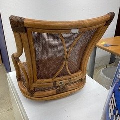 回転座椅子 ラタンチェアの画像