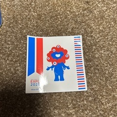 ミャクミャク缶とステッカーの画像