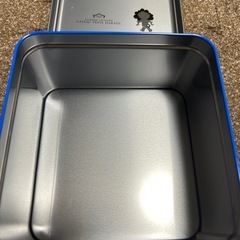 ミャクミャク缶とステッカーの画像