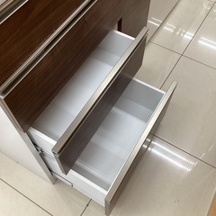 キッチンカウンター 1枚扉 4段引き出し ブラウン×ホワイト　の画像